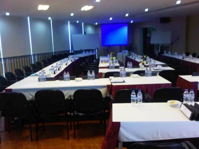 Hotel Collection O 29 Twin Tower Surabaya Esterno foto